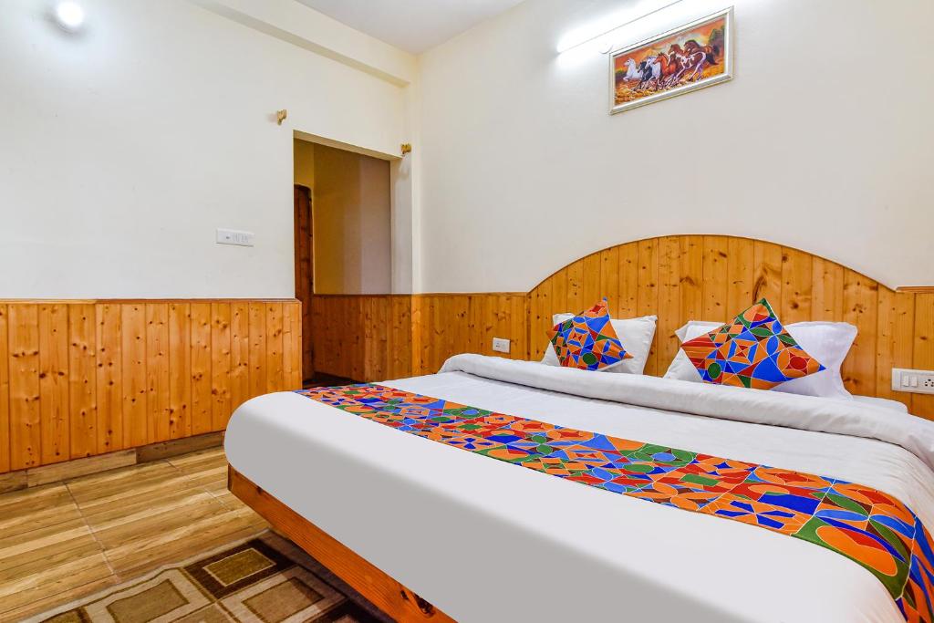 a bedroom with two beds in a room at FabHotel Suvidha Cottage in Manāli