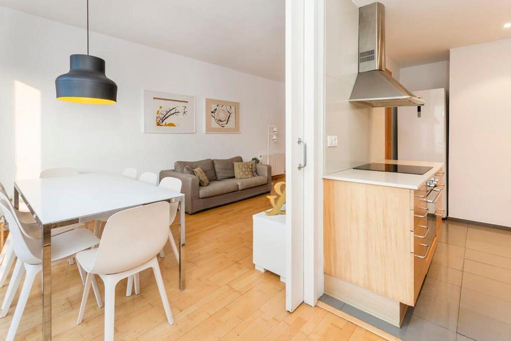 Kuchyň nebo kuchyňský kout v ubytování Spacious and Elegant 4 Bedroom with Private Terrace