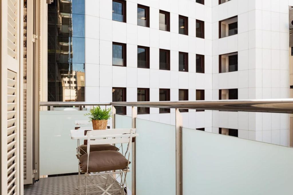 The Collection Barcelona - 3bedroom Duplex with balcony in plaza Cataluña