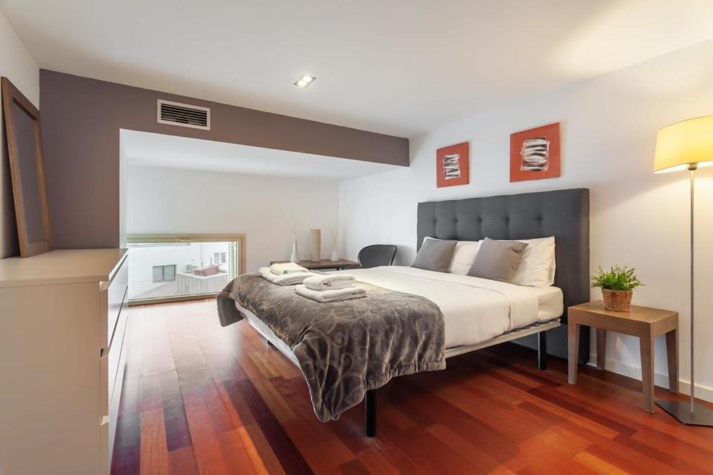 The Collection Barcelona - 3bedroom Duplex with balcony in plaza Cataluña