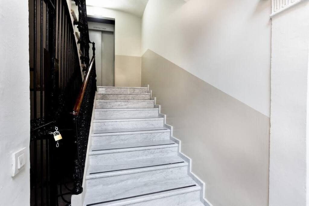 Fotografia z galérie ubytovania Bright and modern 3bedroom in Las Ramblas 3 1B v destinácii Barcelona