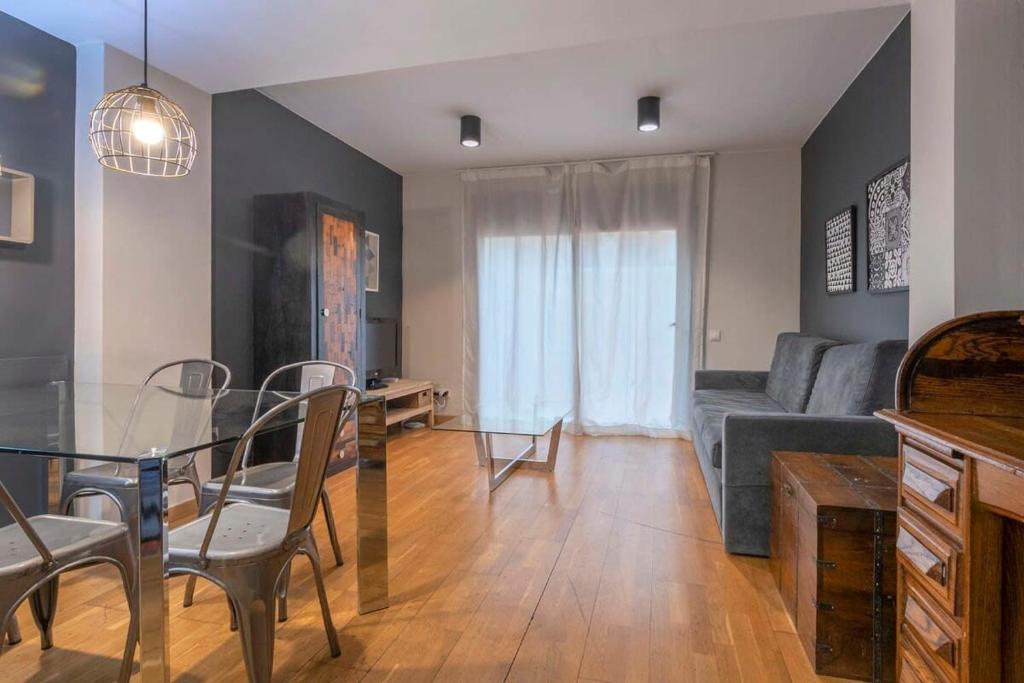 Posedenie v ubytovaní Bright and modern Duplex with terrace in Eixample district P1