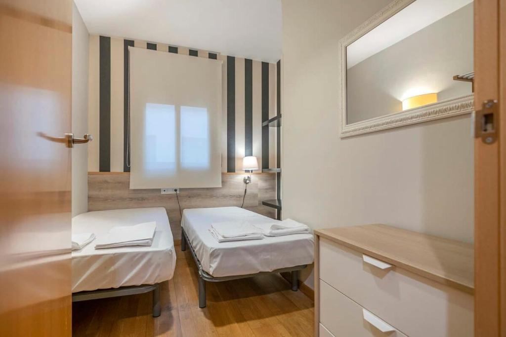 Posteľ alebo postele v izbe v ubytovaní Modern and bright apartment in Eixample 5-2