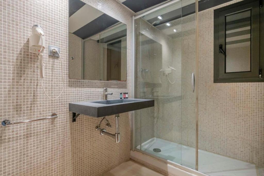 Koupelna v ubytování Modern and bright apartment in Eixample 1-2
