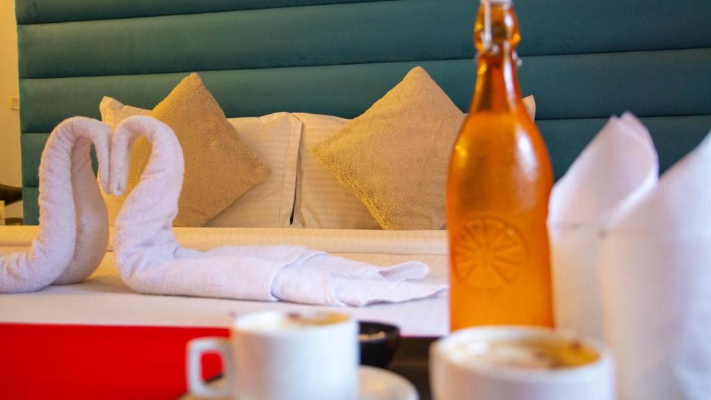 Postel nebo postele na pokoji v ubytování Hotel Majestic Grand