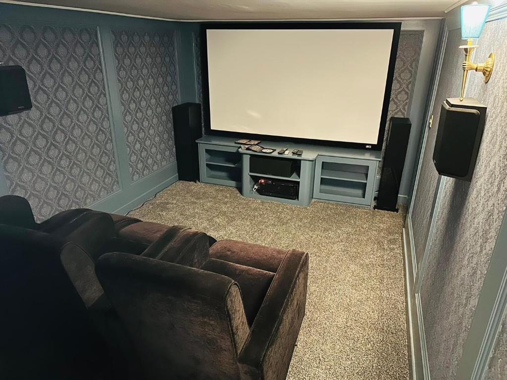 TV a/nebo společenská místnost v ubytování Glenastar Lodge