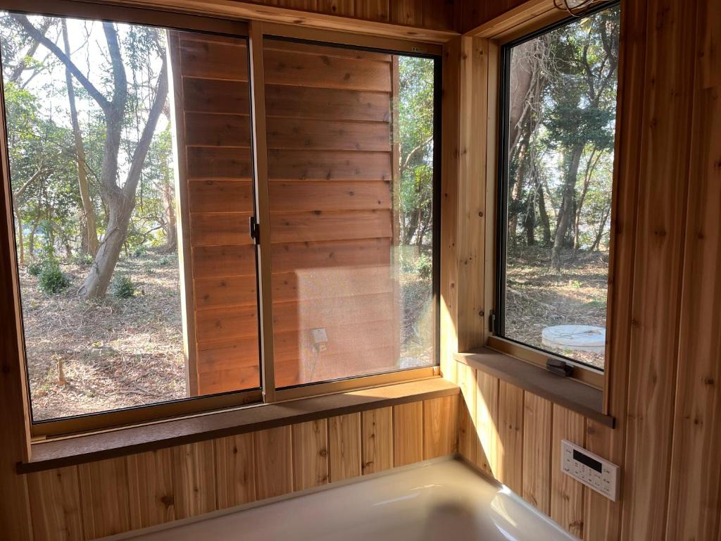 Kashima歴史ある鹿島神宮の森の中にひっそりと佇むログハウス的相册照片