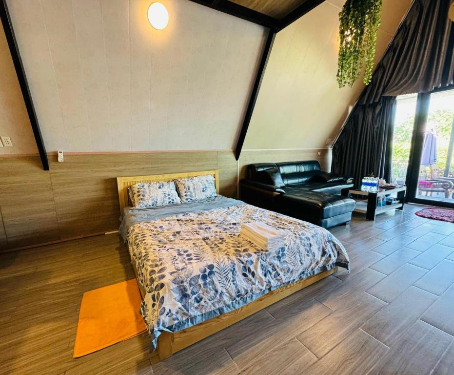 Postel nebo postele na pokoji v ubytování Homestay Á Âu Family