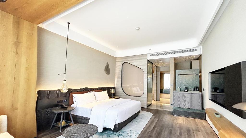 The Westin Yantai - Deluxe King Room With City View