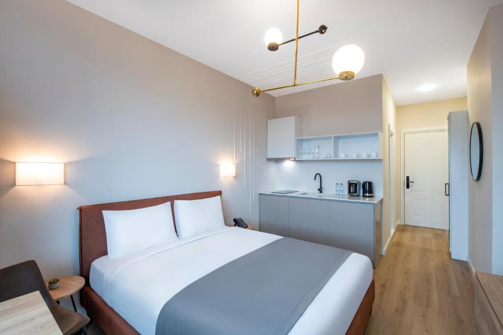 STEPS Batumi Hotel & Suites - Studio With Mountain View