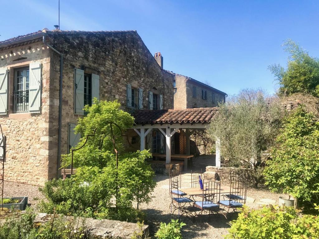 Villa, vieille ferme rénovée calme, nature avec piscine privée.