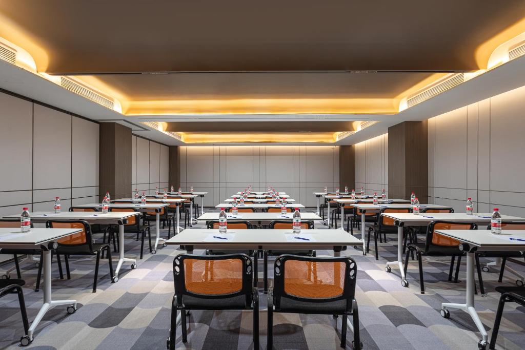 Restaurace v ubytování Holiday Inn Express Shanghai Gumei by IHG