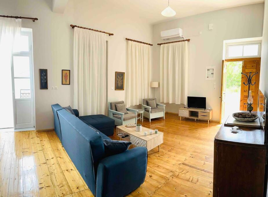 A seating area at Messenian Style House with Great Views