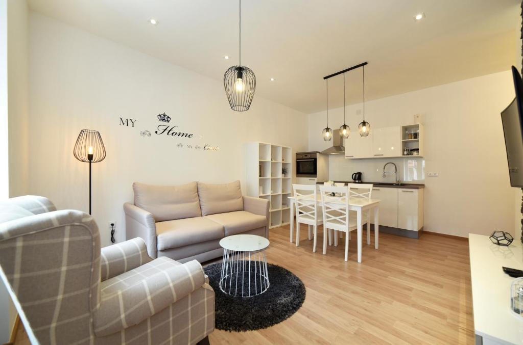 Lumi Primorska - Bright & Peaceful Courtyard Apartment
