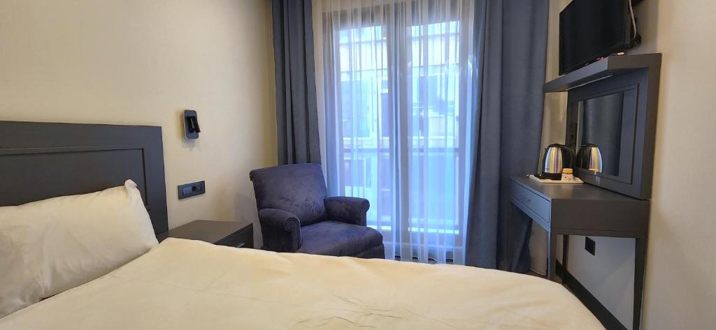 Postel nebo postele na pokoji v ubytování Shishly Palace Hotel