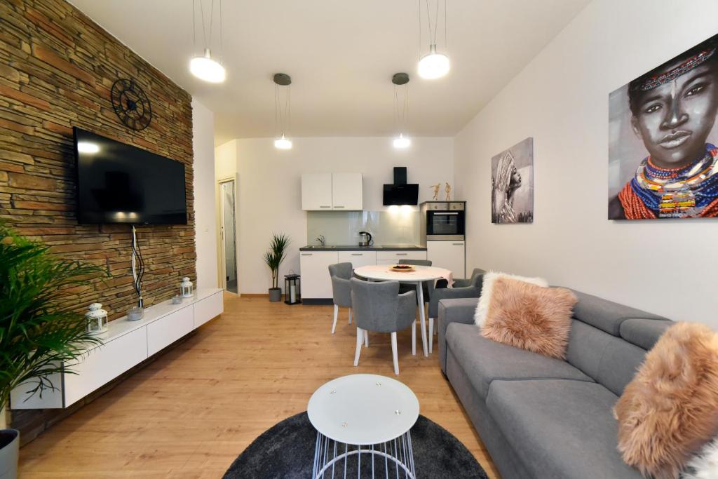 Altius - Peaceful Courtyard One-Bedroom Apartment