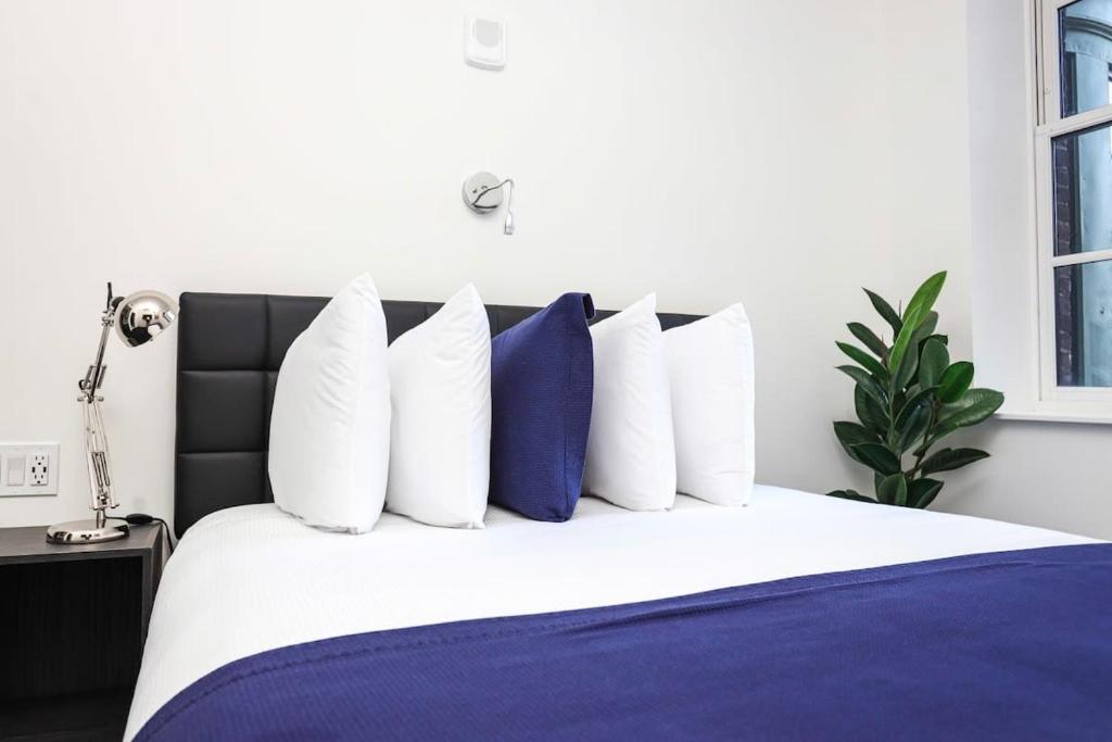 Stylish Studio in Fenway Neighborhood - Unit #306 photo