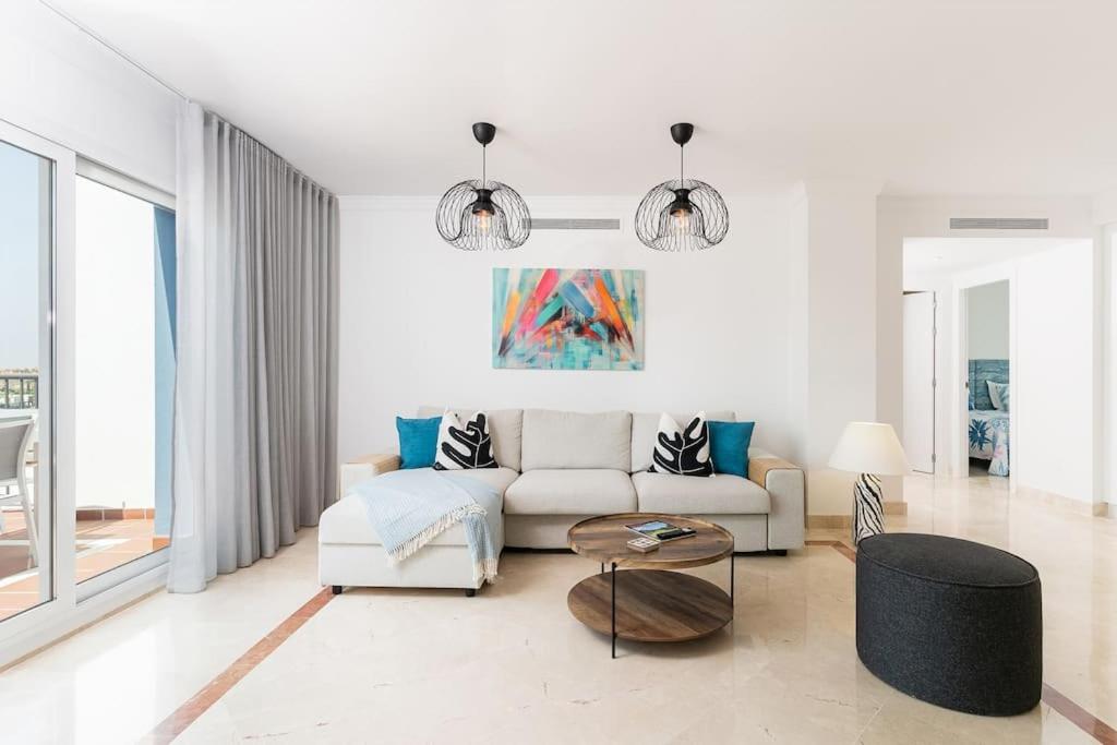 Et opholdsområde på Deluxe 2 bed Apartment