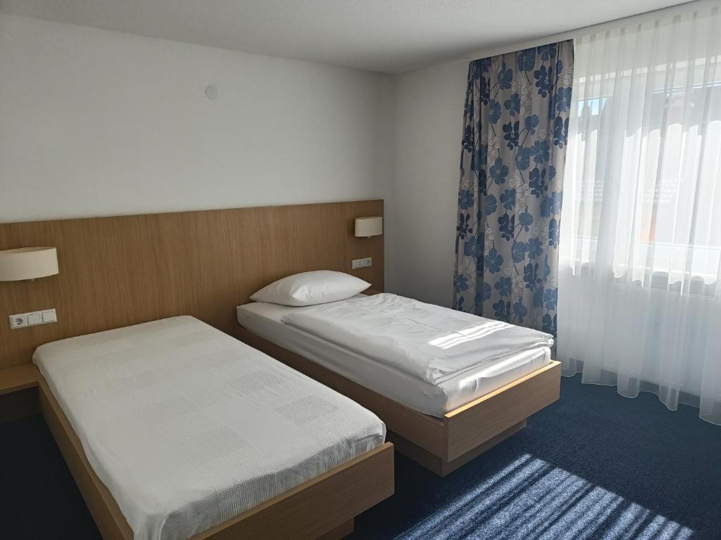 Katil atau katil-katil dalam bilik di Hotel Bahnhof Jestetten