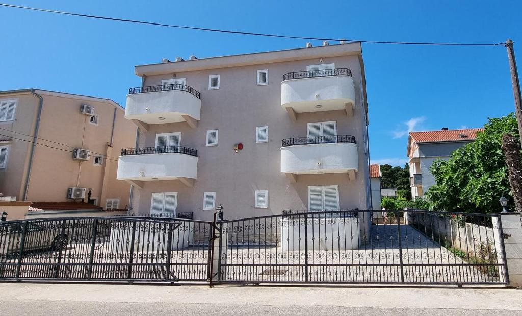 Budova, kde se apartmán nachází