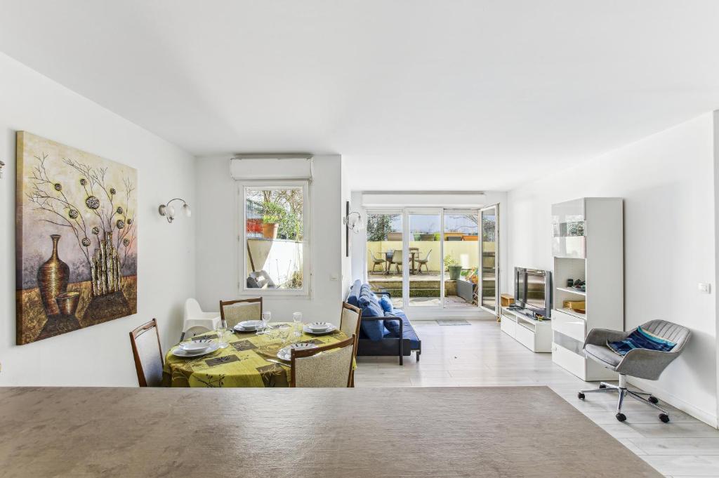 Gallery image of Chic and comfortable apart near stade de France in Saint-Denis