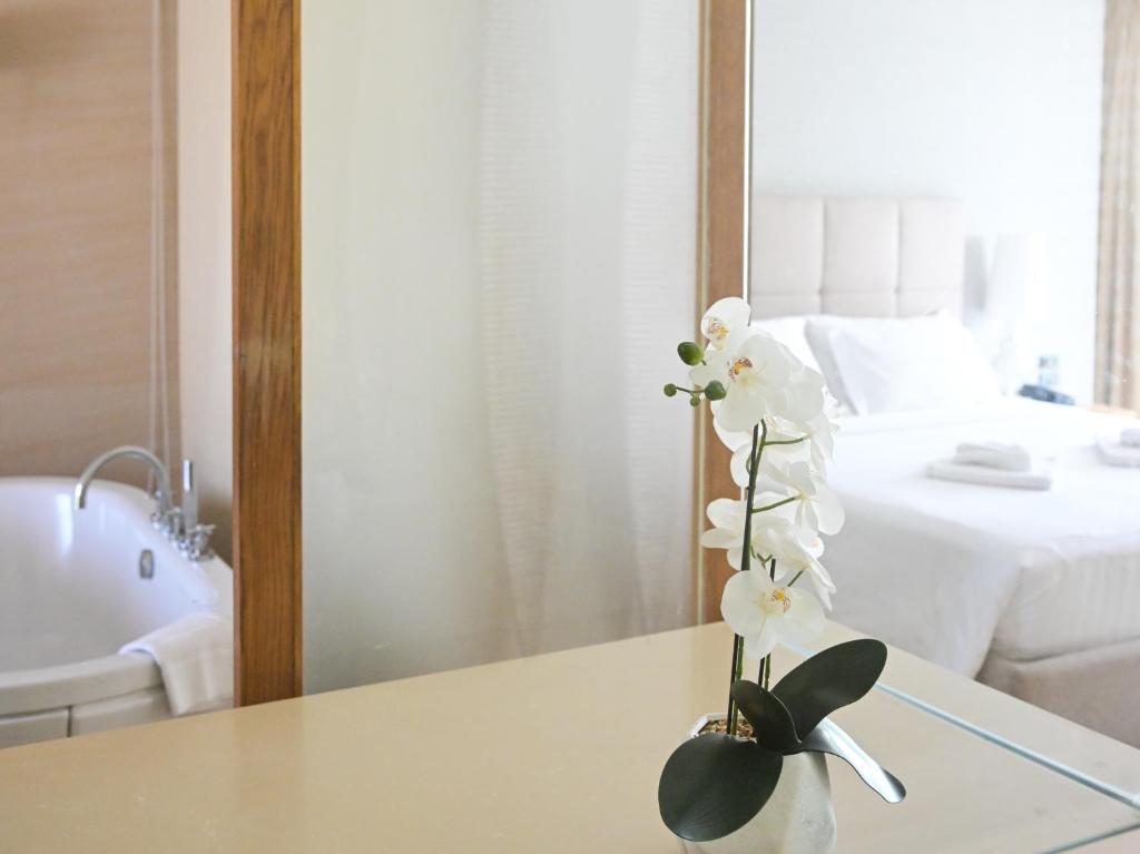 Postel nebo postele na pokoji v ubytování Dune Hua Hin Hotel