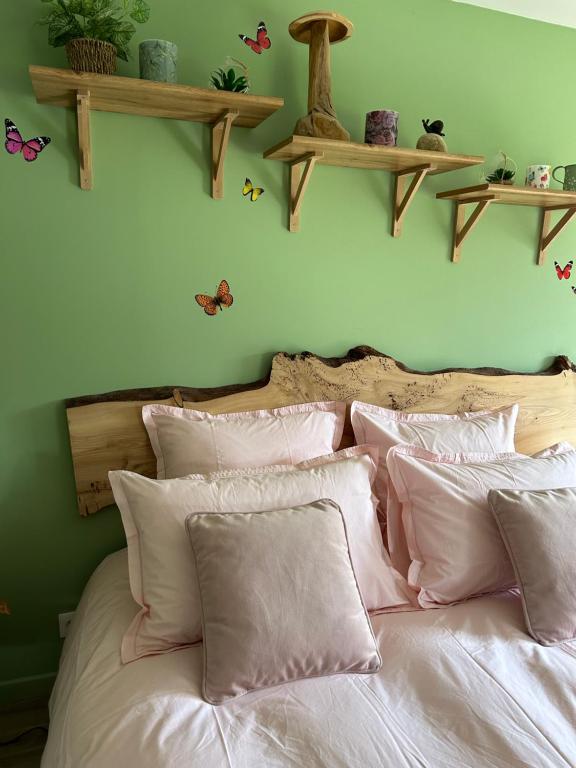 Postel nebo postele na pokoji v ubytování Aux murmures de la nature B&B
