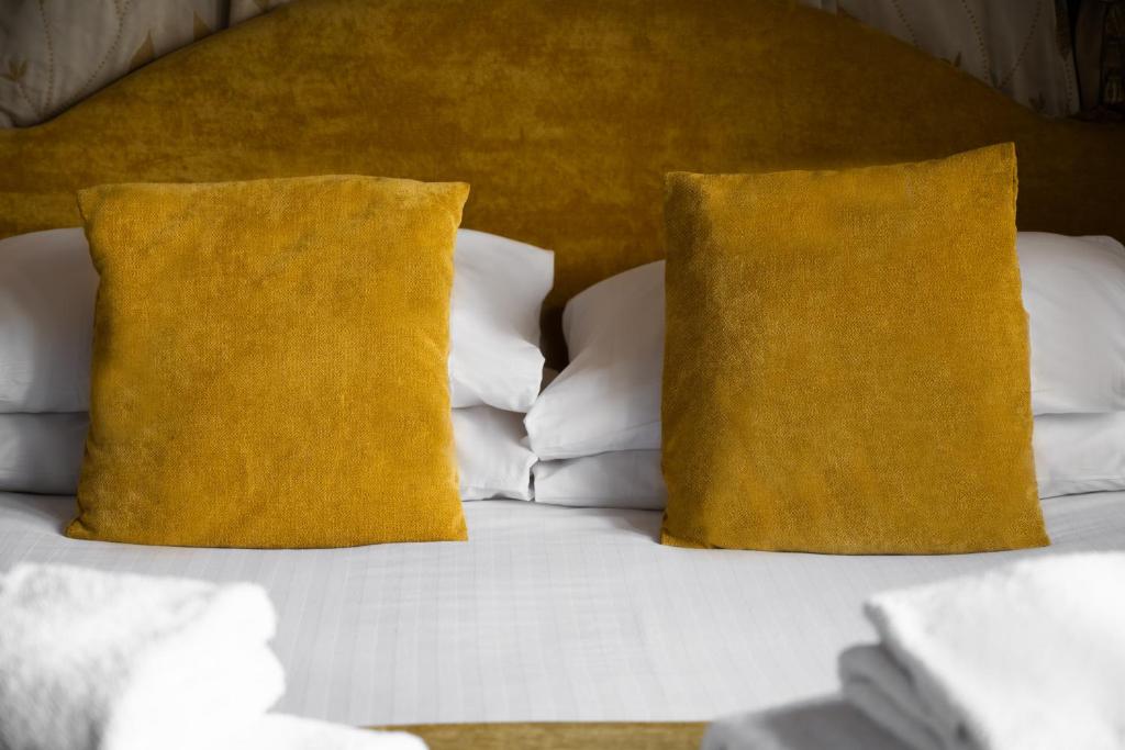 Postel nebo postele na pokoji v ubytování Pennine Manor Hotel