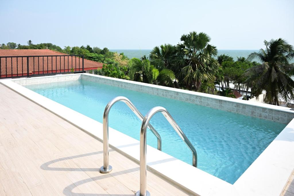 Bazén v ubytování Dune Hua Hin Hotel nebo v jeho okolí