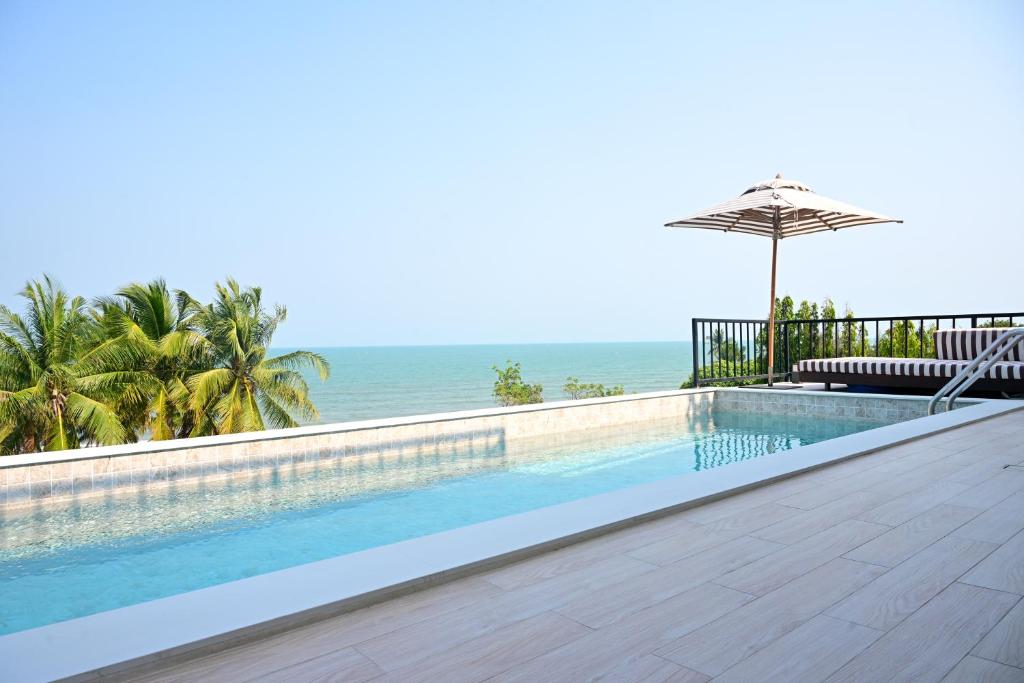 Bazén v ubytování Dune Hua Hin Hotel nebo v jeho okolí