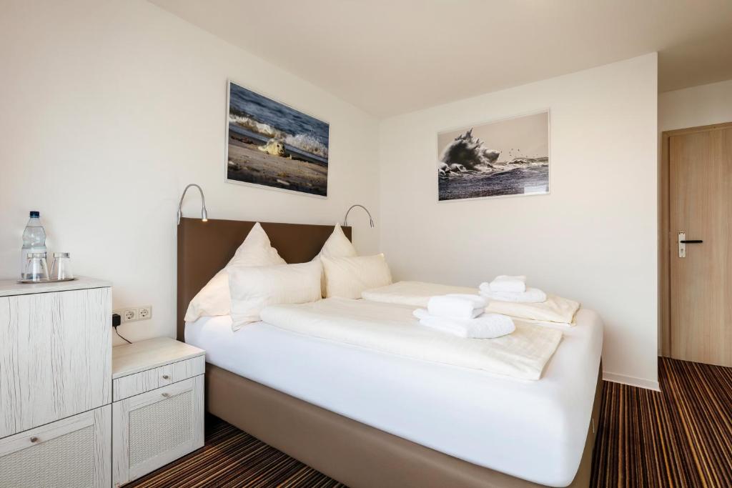 Postel nebo postele na pokoji v ubytování Hotel Felsen-Eck