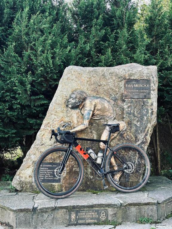 Jízda na kole v ubytování Le Coffee Ride Cycling Cafe nebo okolí