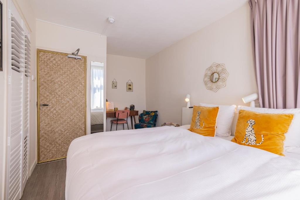 Postel nebo postele na pokoji v ubytování LOT Hotel