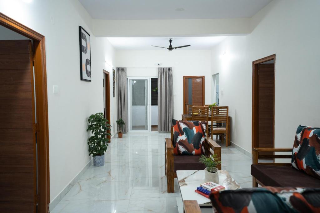 Posezení v ubytování Yellow Bells Serviced Apartments Hitech City