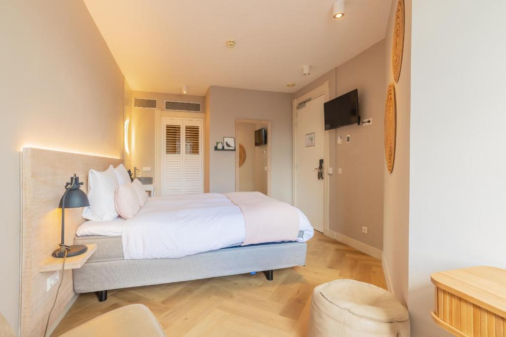 Een bed of bedden in een kamer bij City Hotel Rembrandt
