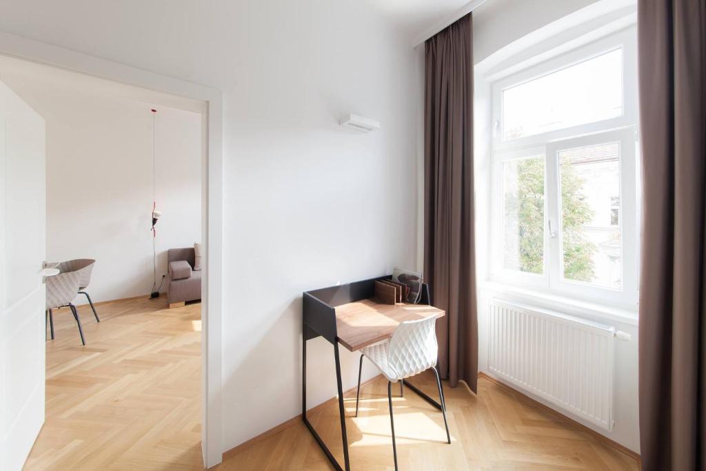 Uma área de estar em KS70 Apartments