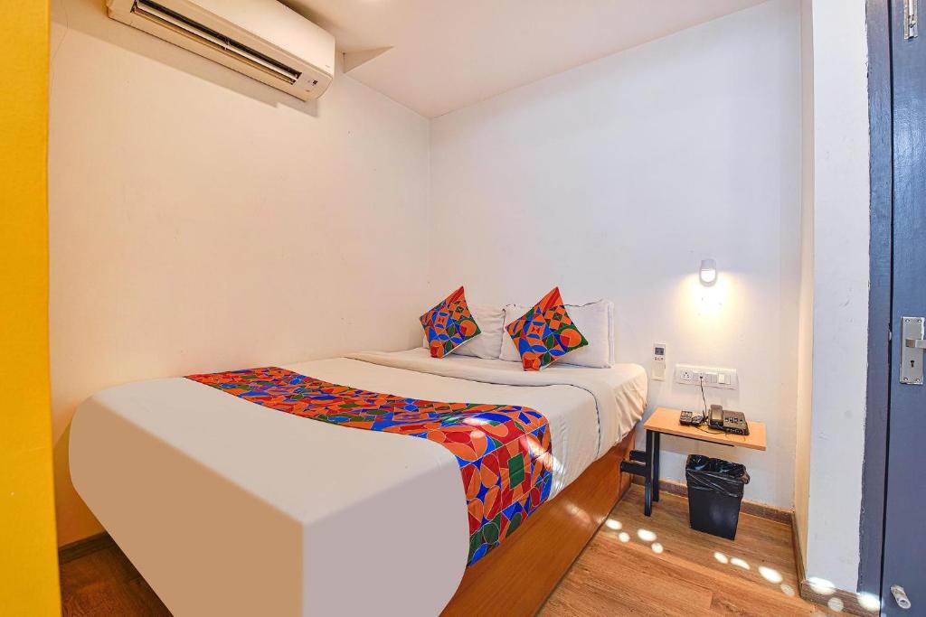 Postel nebo postele na pokoji v ubytování FabHotel NY Townhouse
