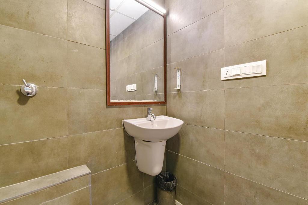 Koupelna v ubytování FabHotel NY Townhouse