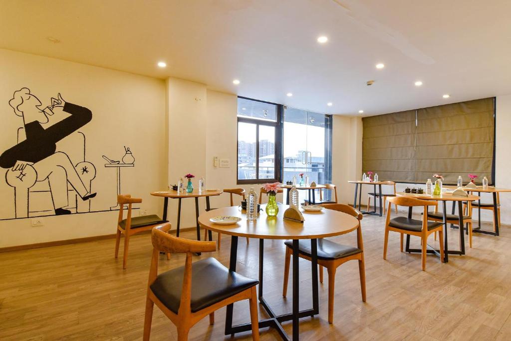 Restaurace v ubytování FabHotel NY Townhouse