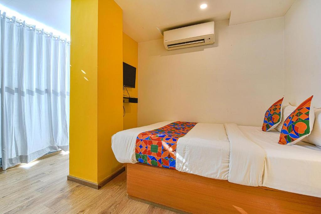 Postel nebo postele na pokoji v ubytování FabHotel NY Townhouse