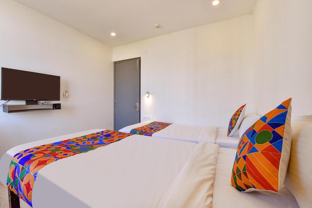 Postel nebo postele na pokoji v ubytování FabHotel NY Townhouse