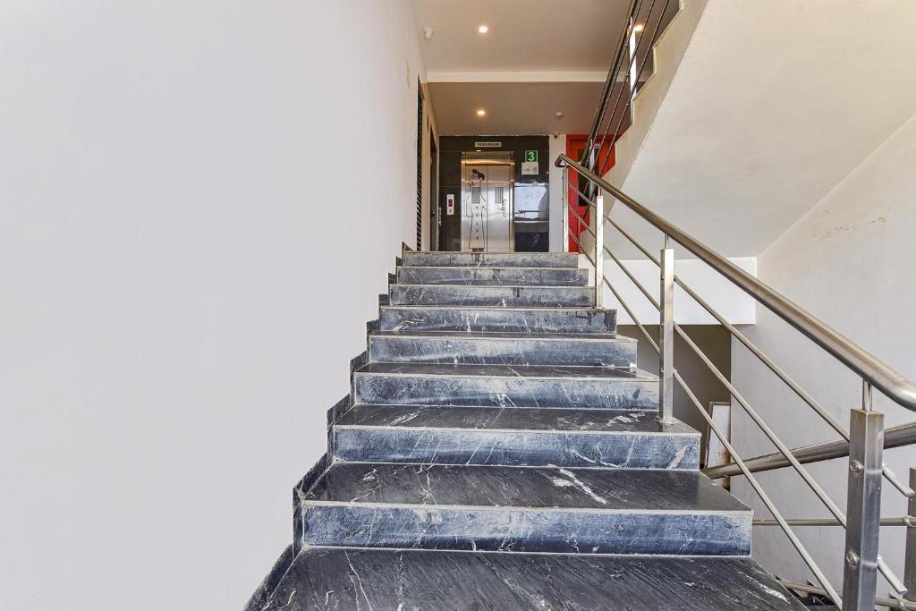 Fotografie z fotogalerie ubytování FabHotel NY Townhouse v destinaci Ahmadábád