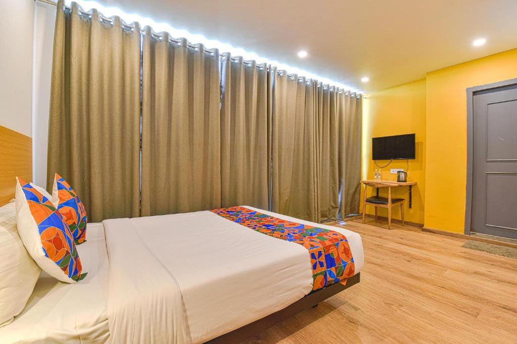 TV a/nebo společenská místnost v ubytování FabHotel NY Townhouse