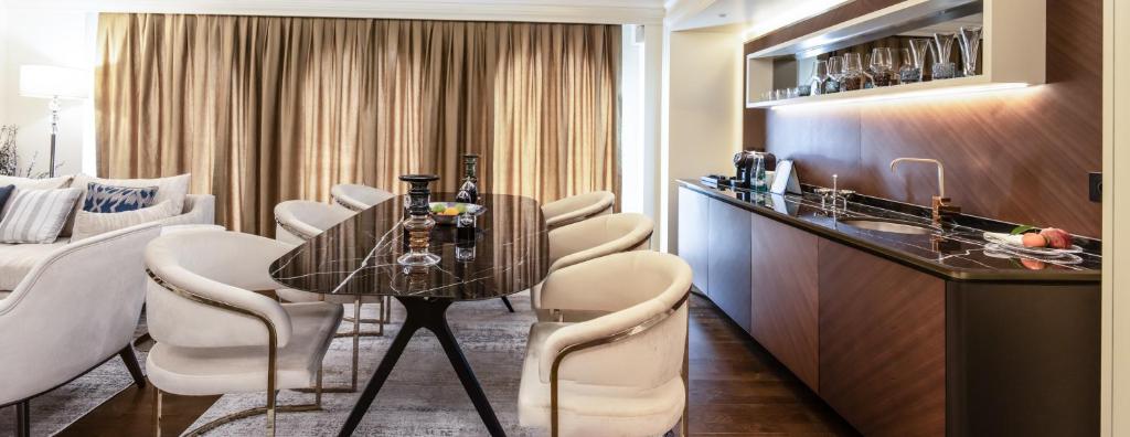 Posezení v ubytování Xheko Imperial Luxury Hotel & SPA