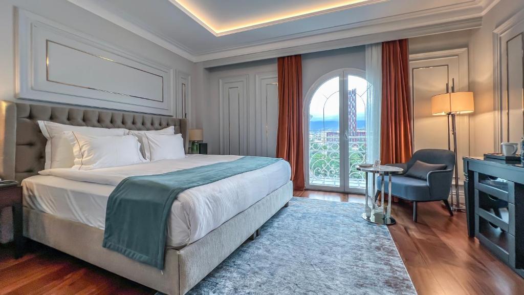 Postel nebo postele na pokoji v ubytování Xheko Imperial Luxury Hotel & SPA