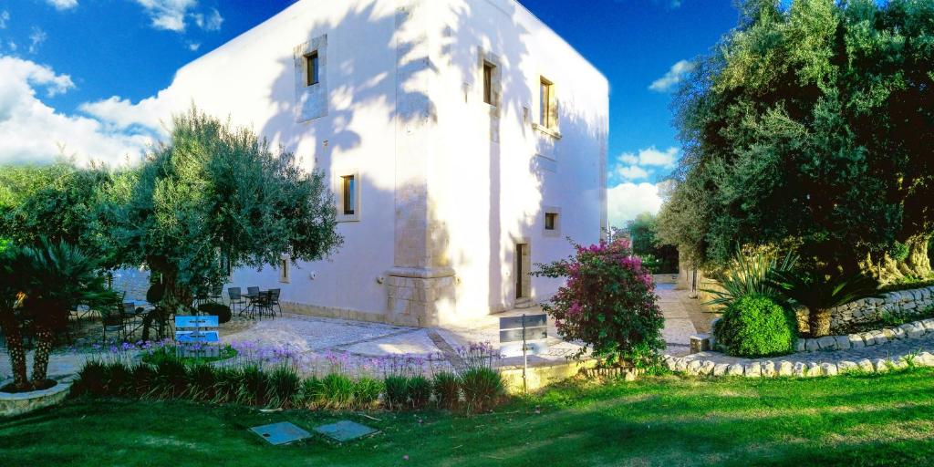 Ogród w obiekcie Relais Torre Marabino
