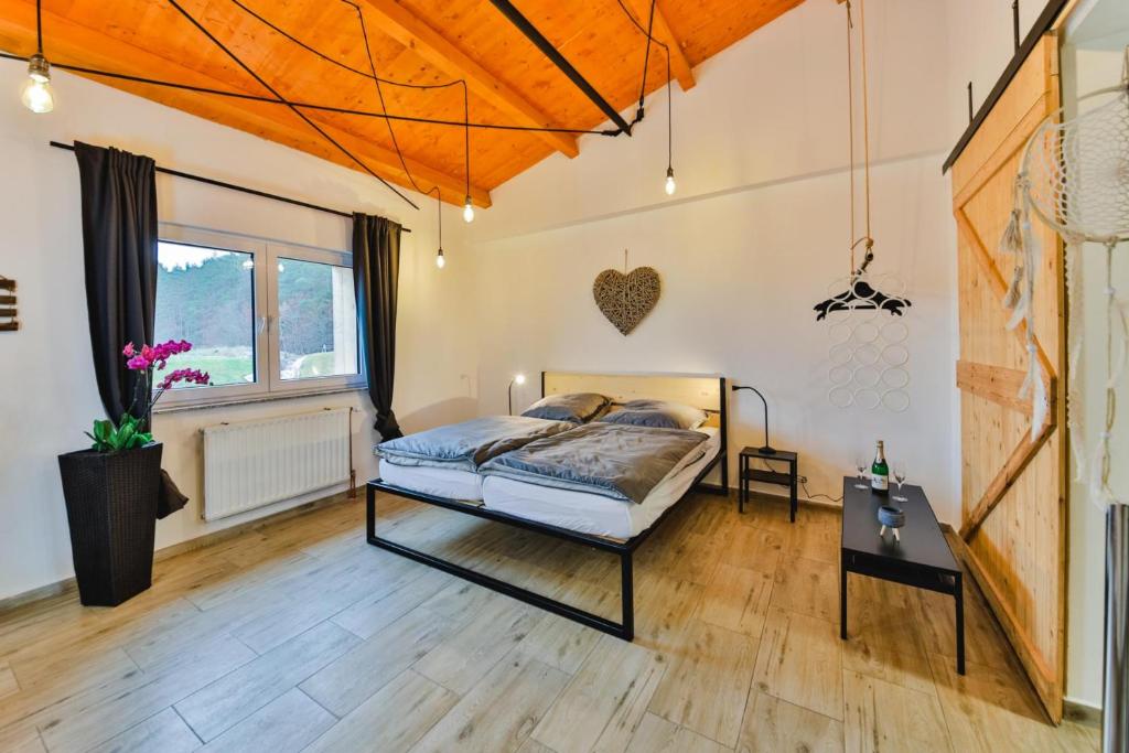 Achalm Hof - Apartment Mit Gartenblick