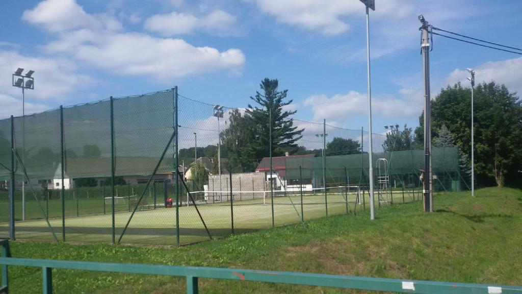 Tenis a/nebo squash v ubytování Pension.NO30 nebo okolí