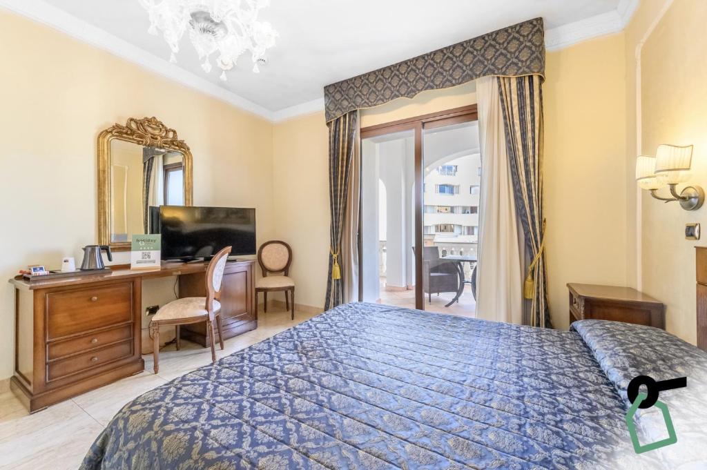 HOTIDAY Room Collection - Olbia Portoにあるベッド