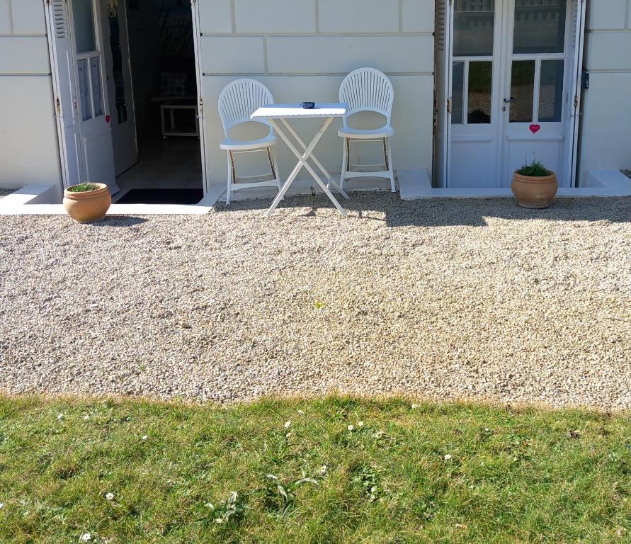 Fotografia z galérie ubytovania LA PLAYA - VILLA ST LAURENT - Grand Studio avec espace nuit et parking privatif - 40 mètres de la Promenade Marcel Proust v destinácii Cabourg